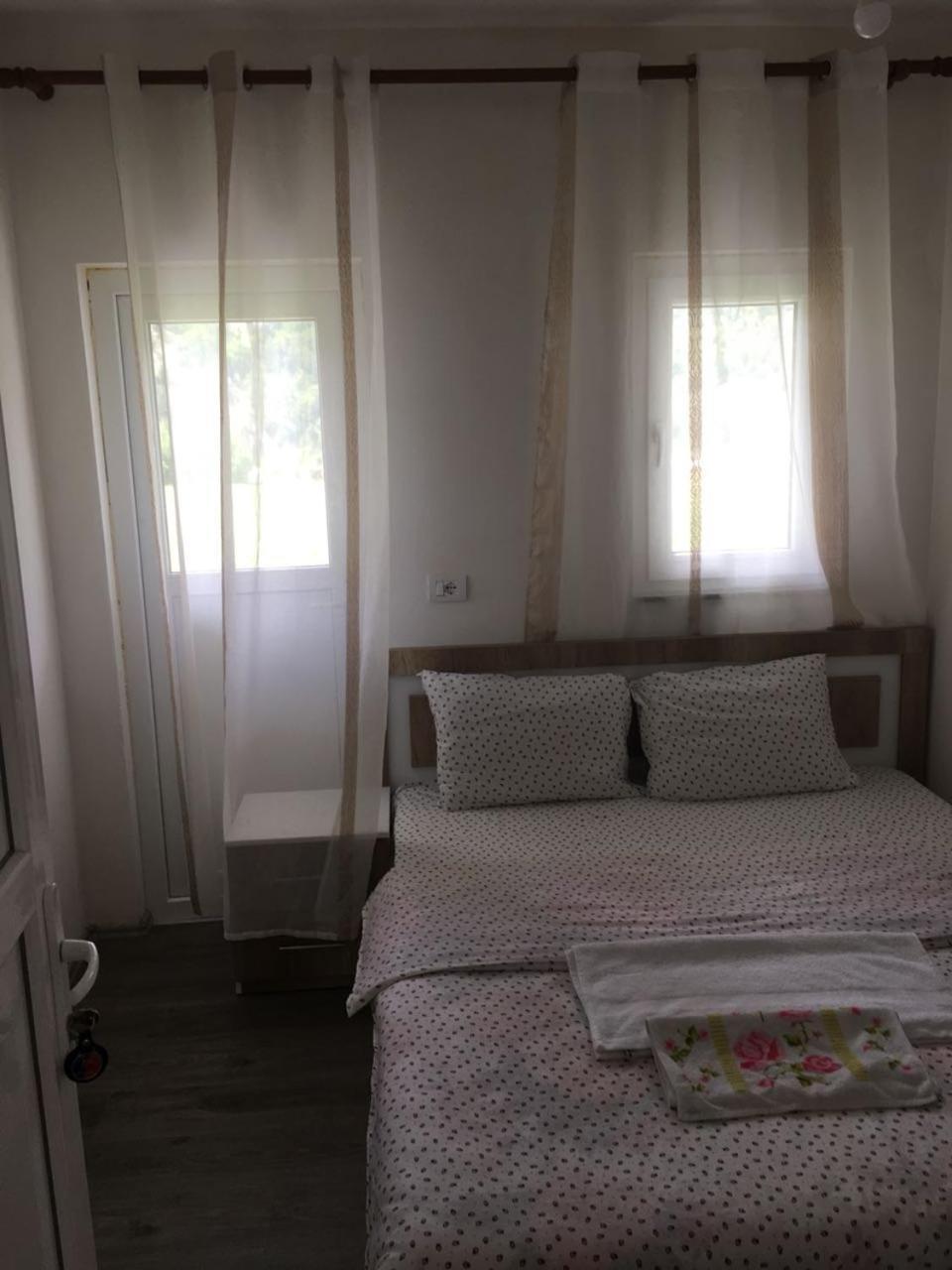 Guesthouse Skender Selimaj วัลโบเนอ ภายนอก รูปภาพ